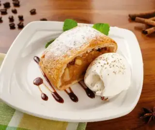 Штрудель с яблоком