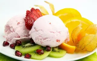 Мороженое с фруктами